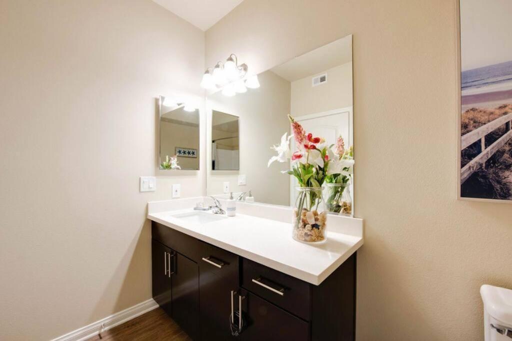 The Nest A Spacious 1 Bedroom Apartment With A Pool View Los Angeles Exterior foto