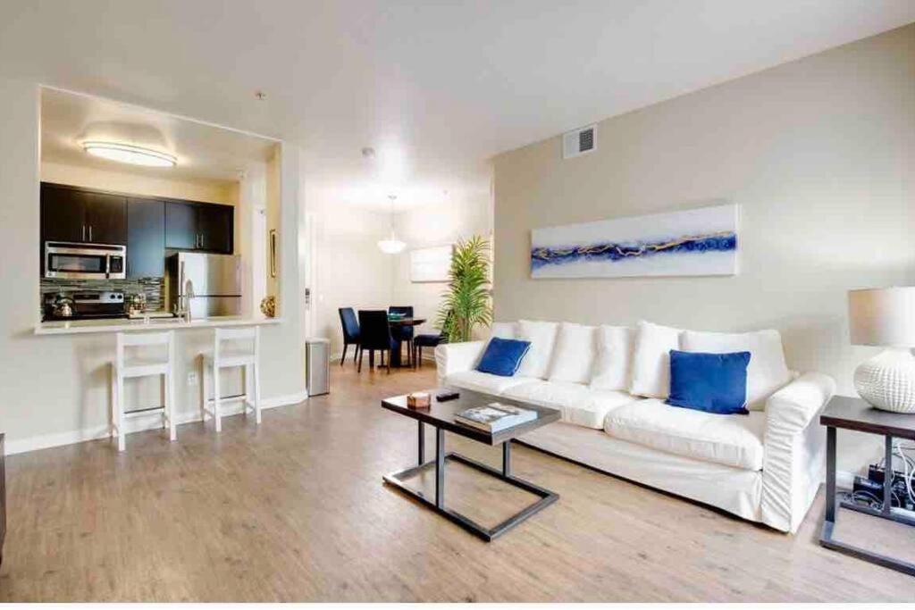 The Nest A Spacious 1 Bedroom Apartment With A Pool View Los Angeles Exterior foto